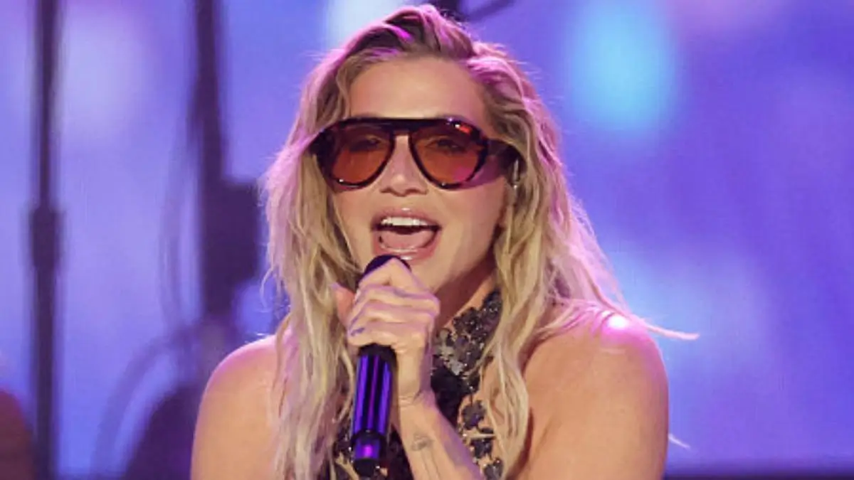 ‘Hell TF No’: Kesha’s Minidress Sets Off Outrage in a New Viral Clip, Then She Butchers Mariah Carey’s Vocals and the Internet Lets Her Have It