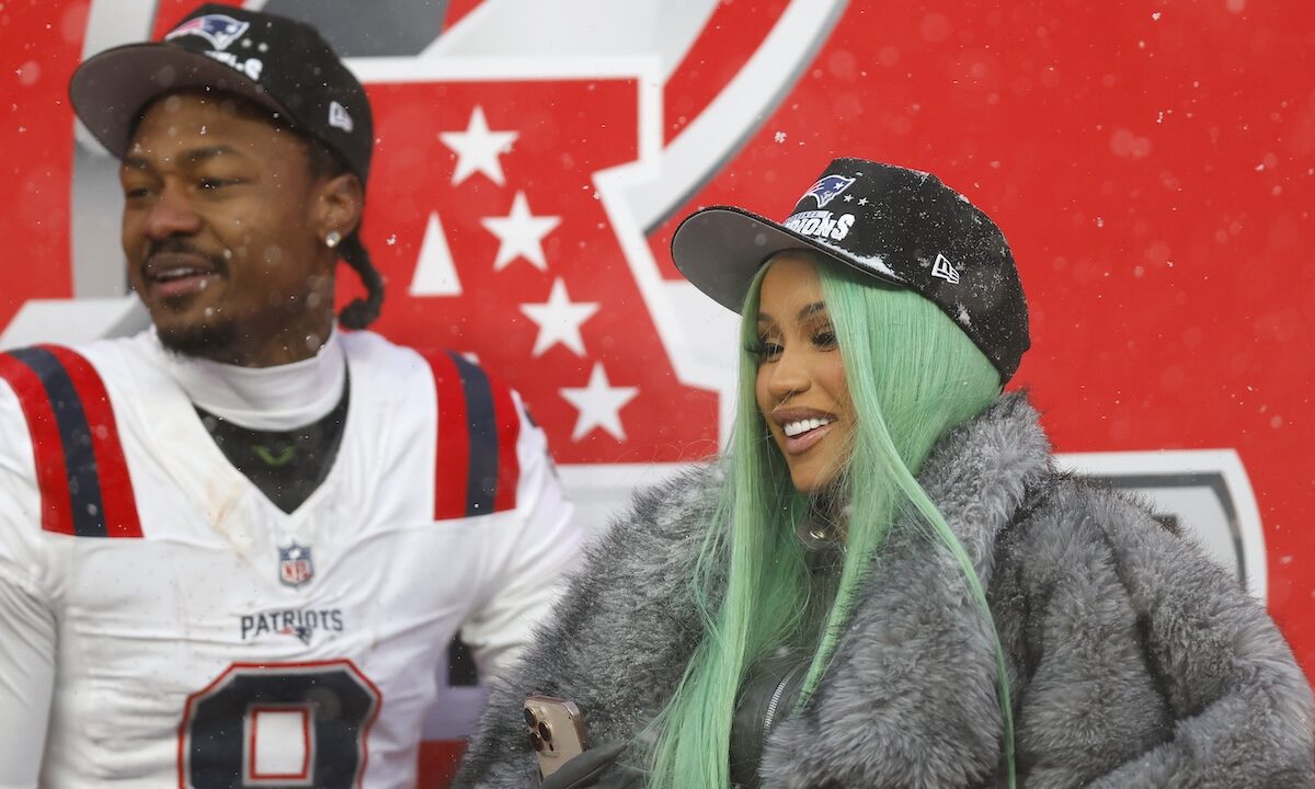 Stefon Diggs plays it cute when asked about possible Cardi B proposal, halftime show surprise at Super Bowl