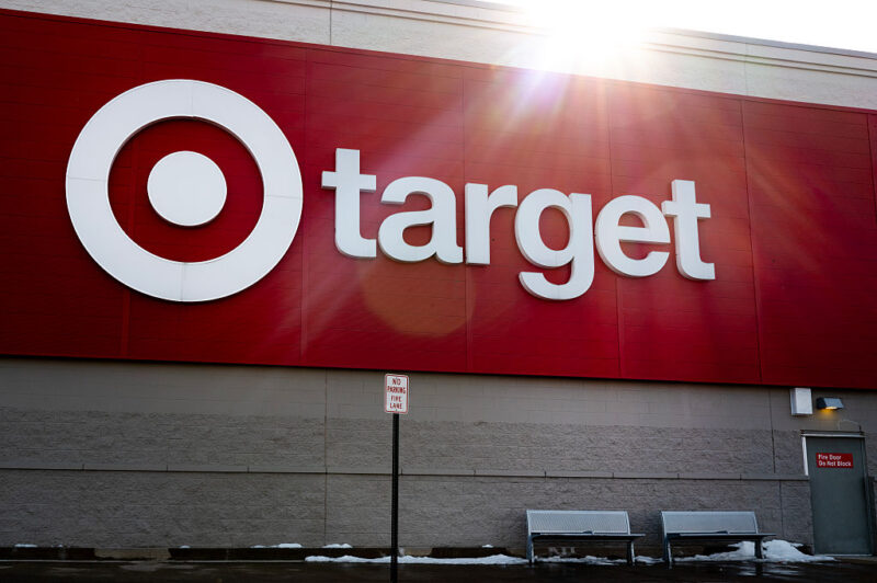 Black Folks Aren’t Happy With Pastor Jamal Bryant Claiming Target Boycott Is Over