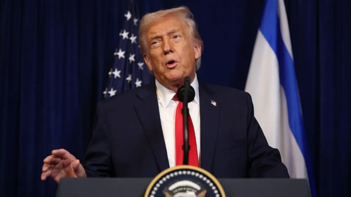 ‘What’s with the Twitching?’: Trump Can’t Keep Still During Glowing Oval Office Tribute, Leaving Viewers Staring at His Strange Gestures Behind Mullin’s Back