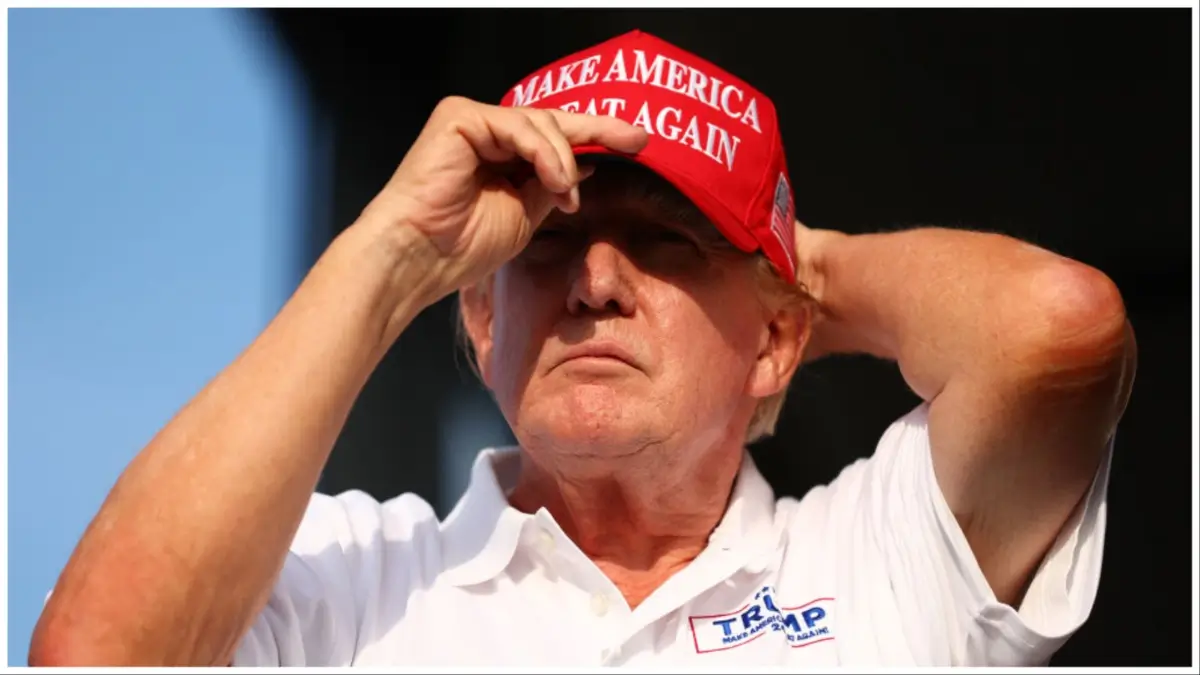 ‘He Is Trying to Hide That’: Trump Looks Flustered as He Soaks Up a Standing Ovation — Seconds Later, All Eyes Drop and the Focus Isn’t on Him Anymore