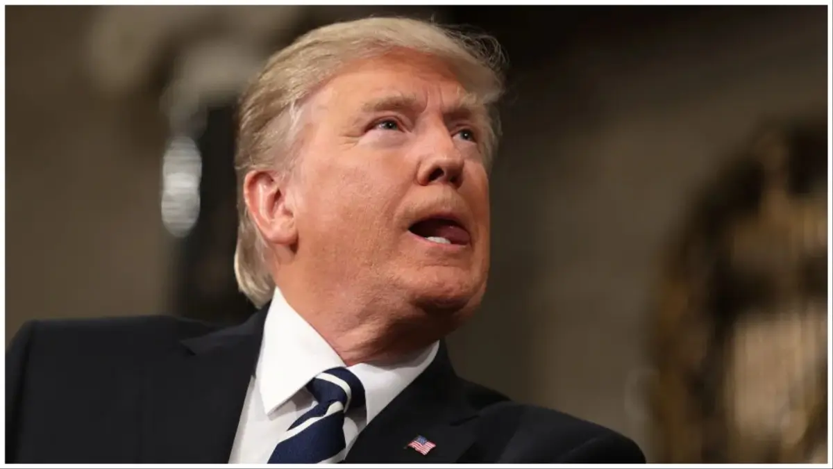 ‘You Did Him Dirty’: Congresswoman’s Selfie With Trump Backfires and the Brutal Close-Up Has Critics Calling It a Complete Setup