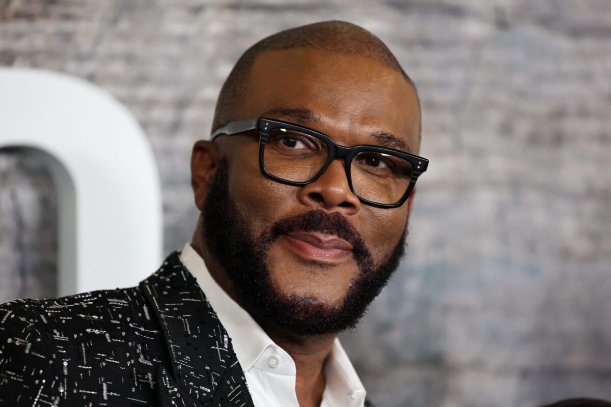 Tyler Perry blocked from giving cash to unpaid TSA agents at Atlanta’s airport
