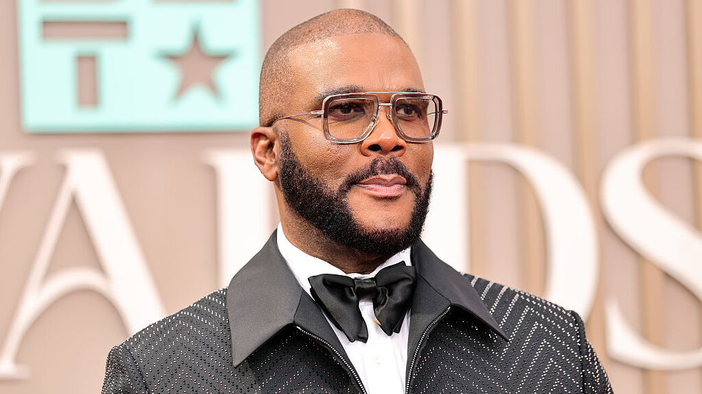 TSA workers asked to return $1,000 gift cards from Tyler Perry amid federal rules