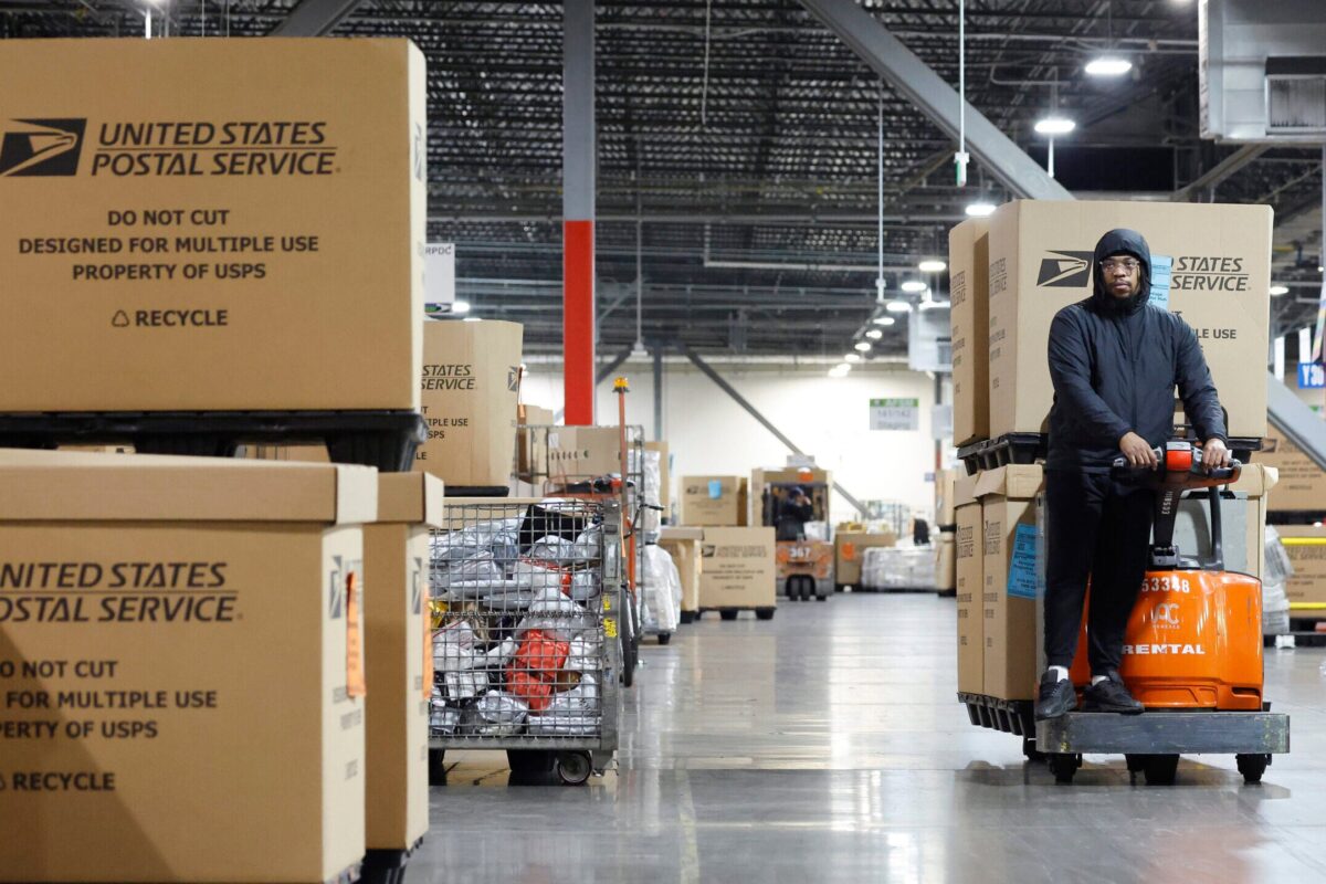 Postal Service faces potential cash crisis as early as this year, Postmaster warns