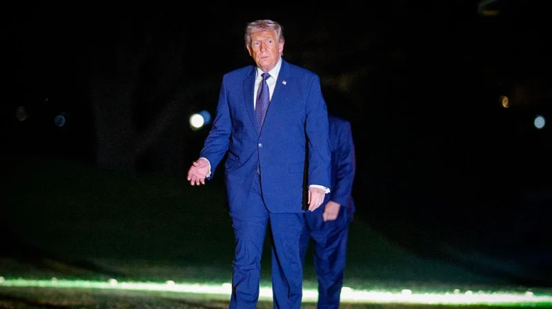 ‘That Thing Is So Big’: Health Concerns Explode After Trump Returns from Miami Summit as Critics Say His Walk Across the White House Lawn Looks Worse Than Before
