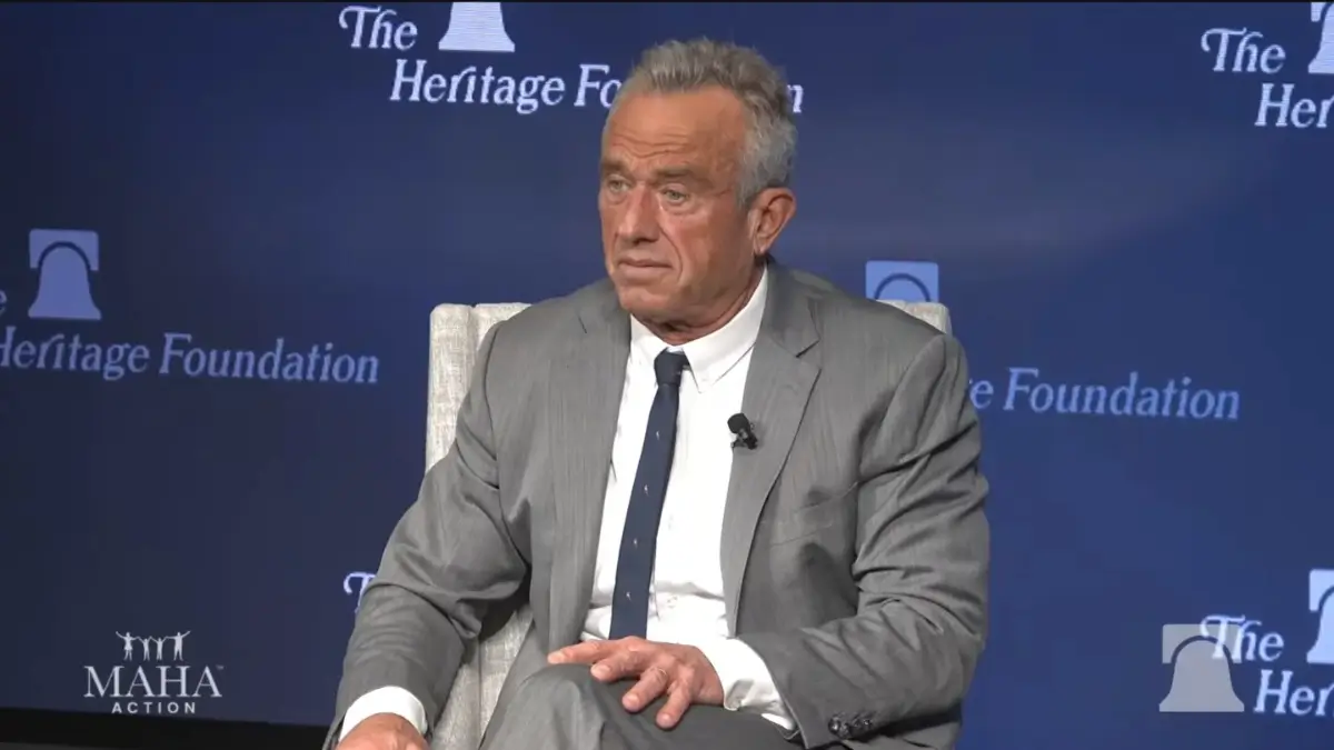 ‘Subservient Turd’: RFK Jr. Goes All-In Trying to Sell Trump as a Hidden Genius, Then It Explodes Online and Leaves Him Looking Desperate 