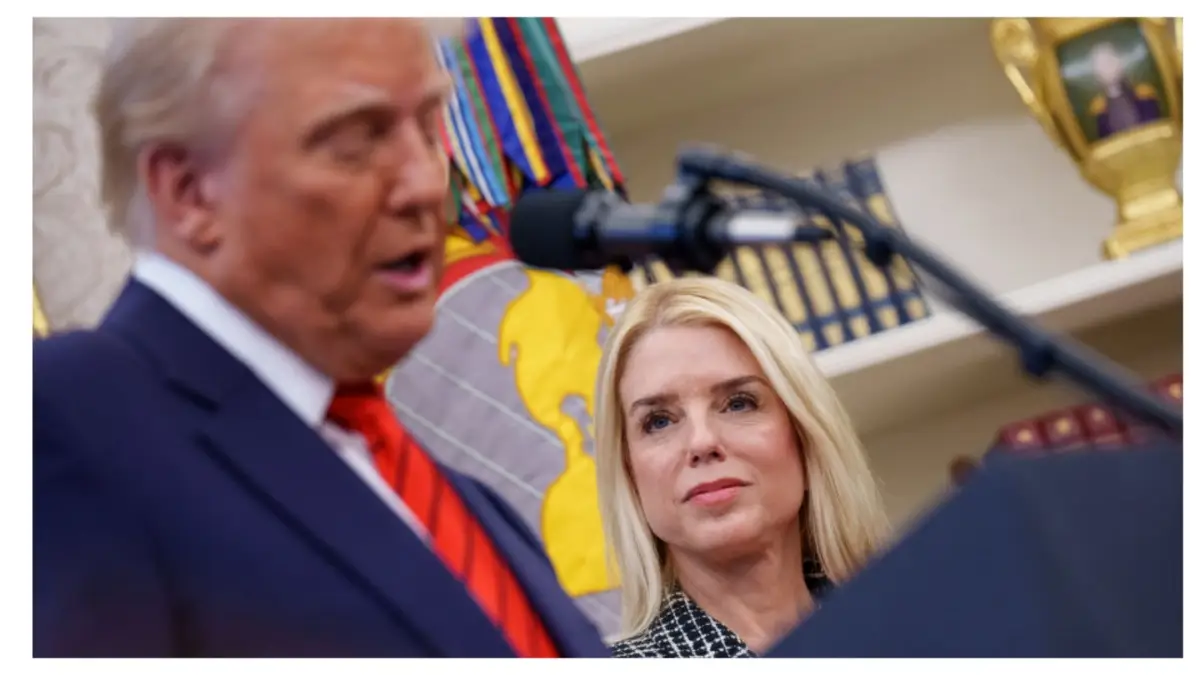 ‘OMG’: Trump Soaks In Never-Ending Praise, Then Leaves Officials Waiting for His Cue While Bondi’s Face Reads Like a Silent Rebellion
