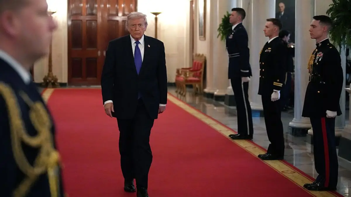 ‘Oh Look’: Concern Grows After Trump’s Slow, Wobbly Walk Goes Viral — But His Bizarre Question to the Press Sparks Fresh Health Alarm