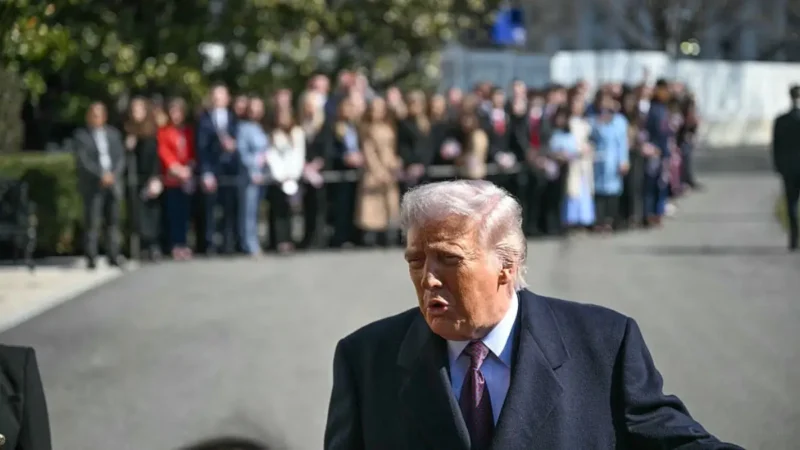 ‘Who Is the Robot in the Gray Dress?’: Trump’s Health Fears Explode After His Off-Balance Lean Sparks Frenzy — Then a Chilling Background Detail Appears and Steals the Entire Narrative