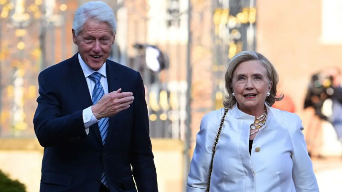 ‘He’s Done with Her’: Bill Clinton’s Casual Stroll With Hillary Takes an Awkward Turn When He Accidentally Pushes Her Toward Traffic, But When He Bumps Her Again Seconds Later, Onlookers Start Reading Between the Lines