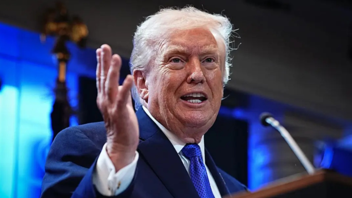 ‘Holy Water Boiling’: Trump’s Viral Church Pic Was Meant to Make Him Look Good — Then Folks Zoomed In On One Detail He Won’t Be Able to Explain Away