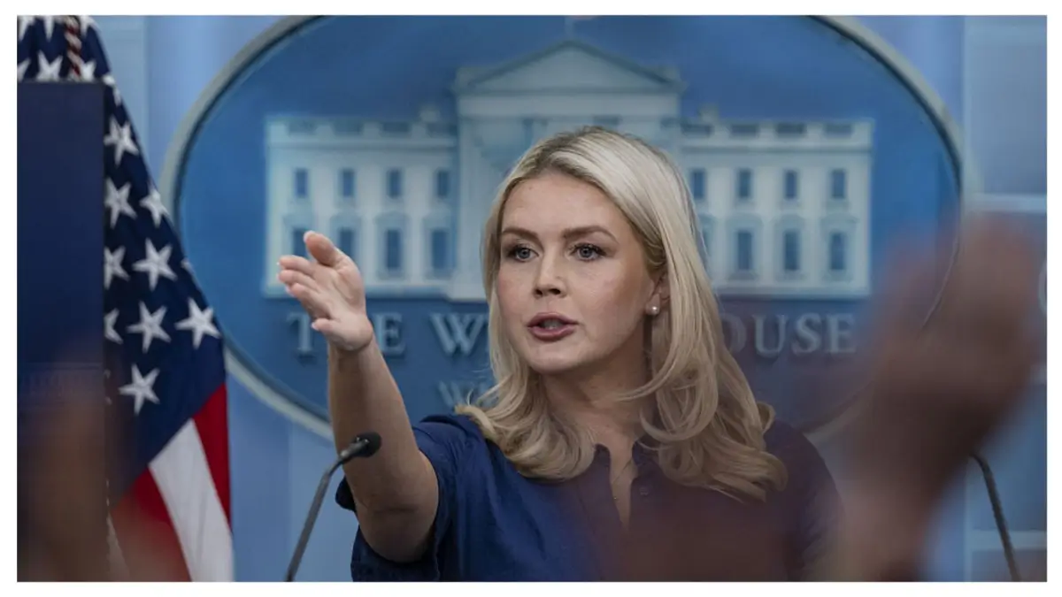 ‘Right In Her Face!’: Karoline Leavitt Lets Her Guard Down — Reporter Sees the Opening and Lands a Brutal Question That Forces Her to Pull an Absurd Move That Turns On Her