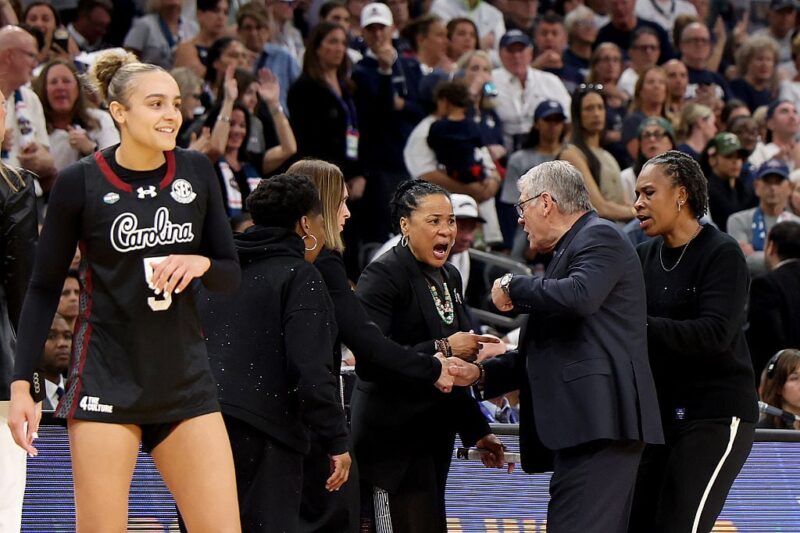 What happened between Dawn Staley and Geno Auriemma at that Final Four game last night?