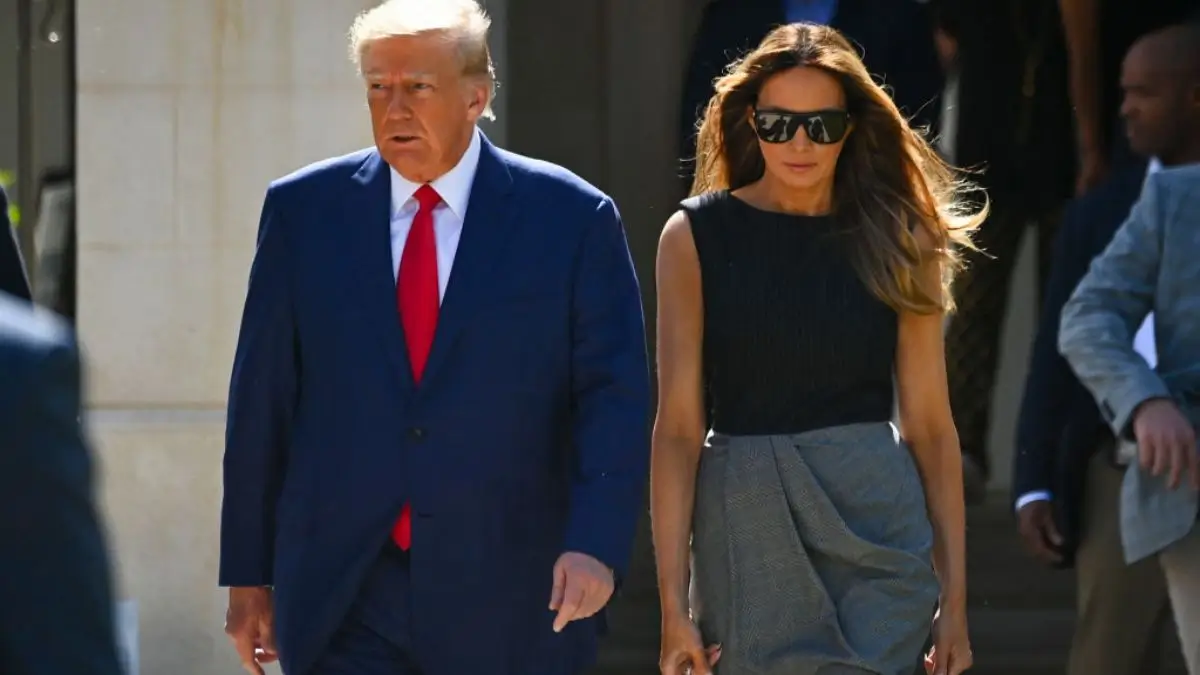 ‘Throw Tomatoes at Him’: Trump Embarrasses Melania So Badly During Date Night That She Looks at Him in Shock — Then Quickly Sits as the Moment Goes Completely Left