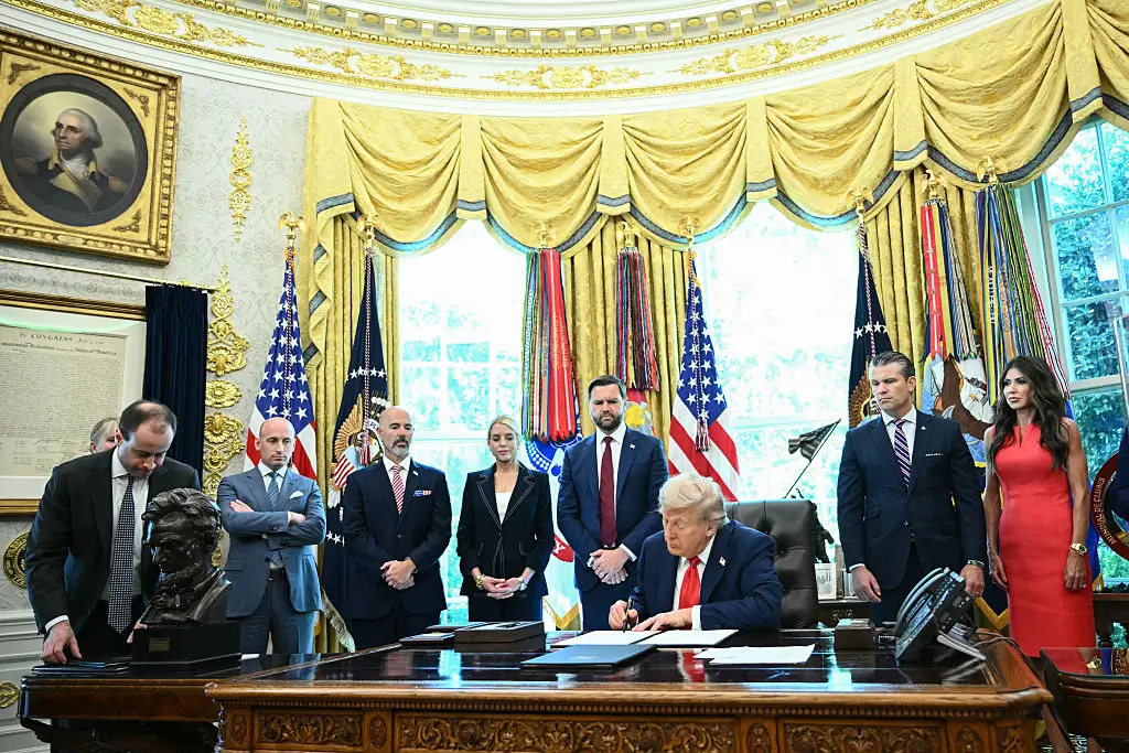 ‘They’re Responsible for This Mess!’: Trump’s Closest Allies Start Turning as One Demands Staff Stop Lying to Him — Bombshell Report Exposes Cabinet Rift as He Scrambles for an Exit