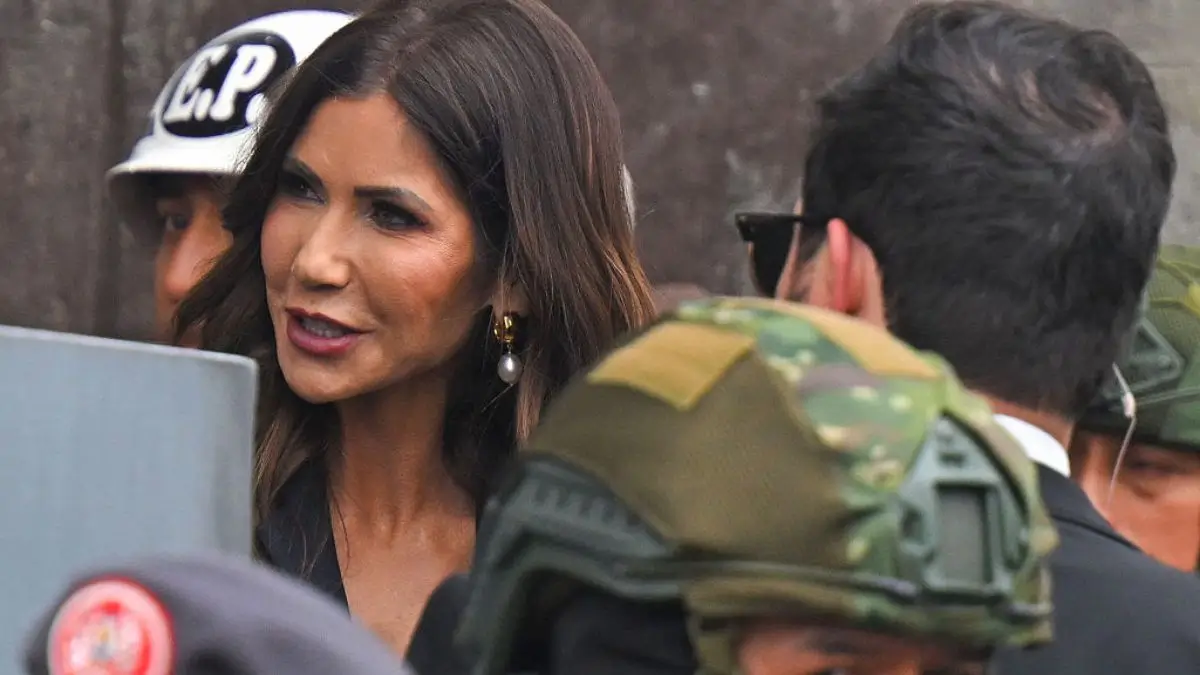 ‘This Lady’: Kristi Noem’s Sudden Comeback Raises Red Flags Amid Infidelity Scandal — Now a Surprise Honor Drops and the Timing Has People Side-Eyeing Trump