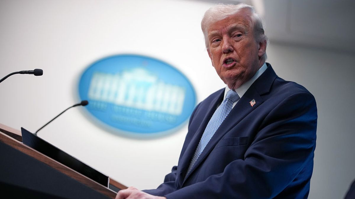 ‘No Way’: Trump Photo Meant to Show Him In Control Gets Picked Apart as Fans Zoom In on One Face In the Background That Steals His Moment