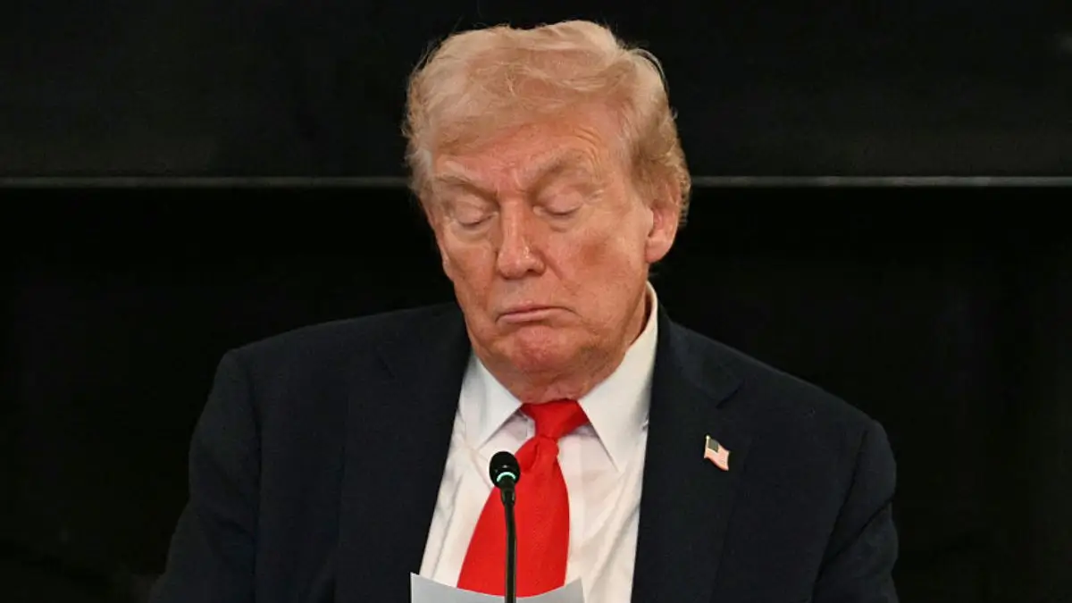 ‘What Is That?’: Trump Tries to Read in Front of the World — The White House Just Lets Him Stumble and Beg for Help, Then Fans Zoom In and It Spirals