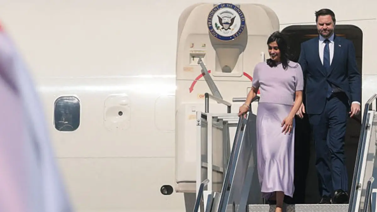 ‘Look How He Treats Her’: JD Vance’s Weekend Unravels Fast as Failures Stack Up — Then Cameras Catch a Cold Moment With His Wife He Hoped No One Saw