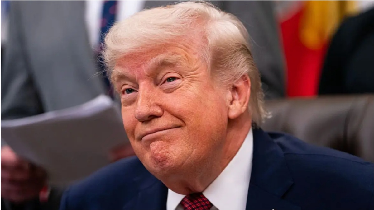 ‘Who is That’: Trump Declares His Mind Sharper Than Ever, Pivots to Jaw-Dropping Weight Loss Confession as Folks Zero in on Distracted Guy in the Back