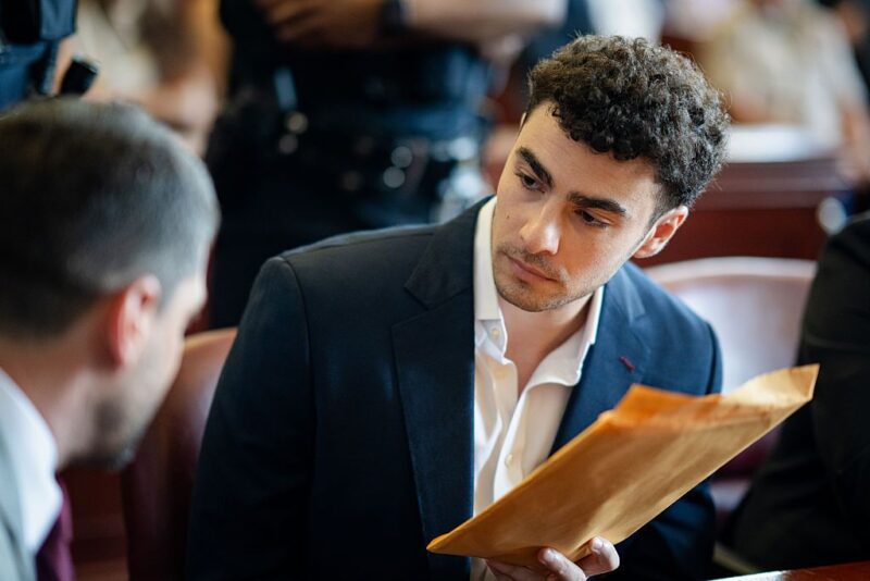 Luigi Mangione Federal Trial Pushed To 2027 To Avoid Conflict With State Murder Case