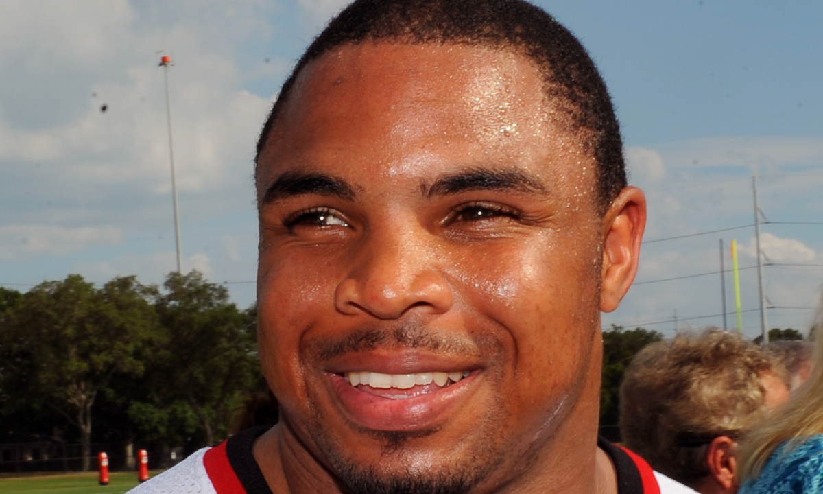 Parents of former NFL player Doug Martin file wrongful death lawsuit against city of Oakland