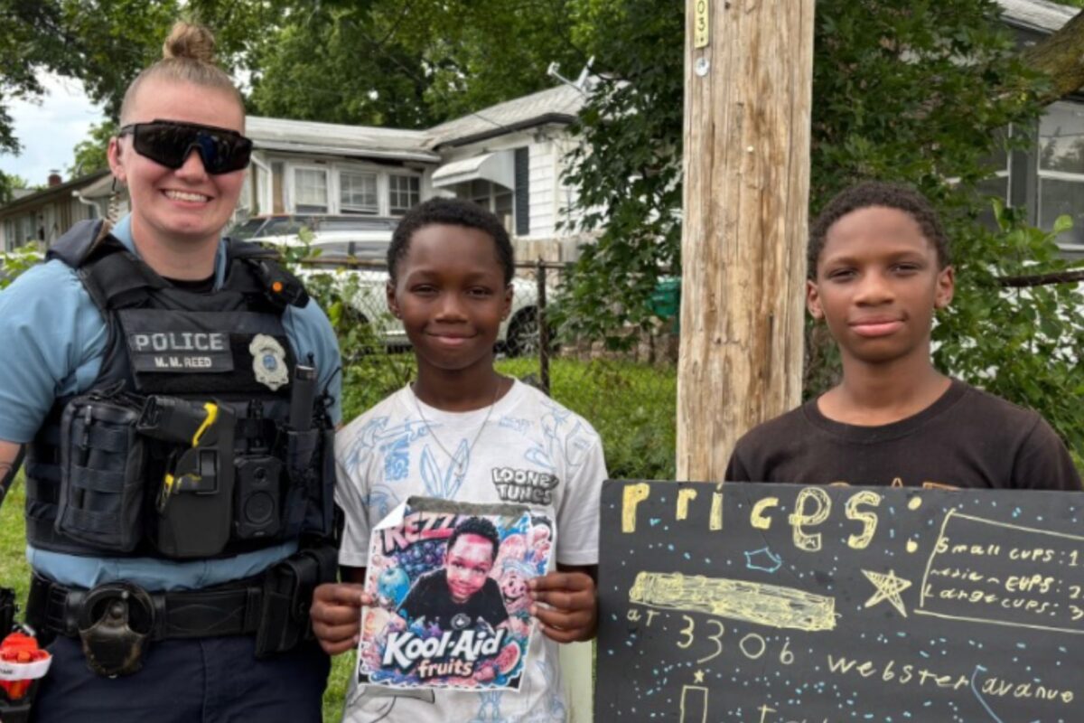 Kansas City brothers’ lemonade stand gets police support after 911 complaint turns into community moment