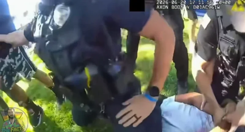 ‘Did This for No Reason’ : Ohio Cop on Leave After Video Shows Him Kneeing 15-Year-Old Girl in the Neck During Chaotic Arrest