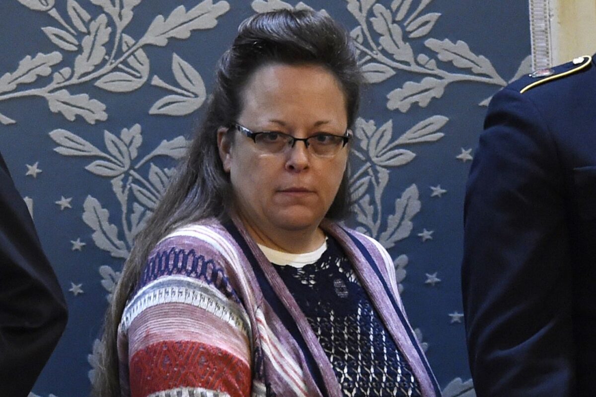 Kim Davis Accused Of Hiding Inheritance To Avoid Paying $565K Judgment To Same-Sex Couple