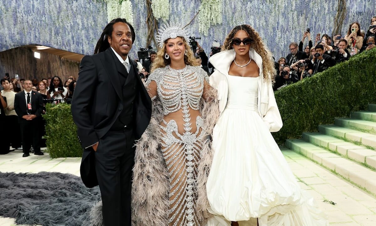 Beyoncé fills in for Mary J. Blige, Blue Ivy plays live piano as big guests join Jay-Z for opening night of Yankee Stadium run