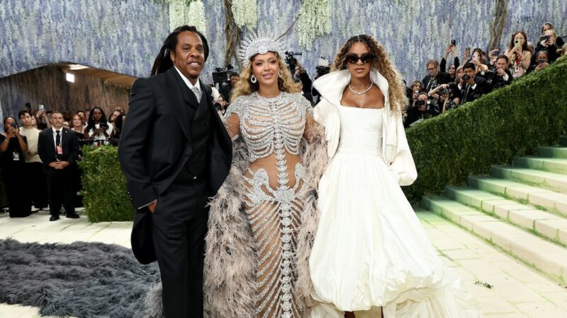 Beyoncé fills in for Mary J. Blige, Blue Ivy plays live piano as big guests join Jay-Z for opening night of Yankee Stadium run