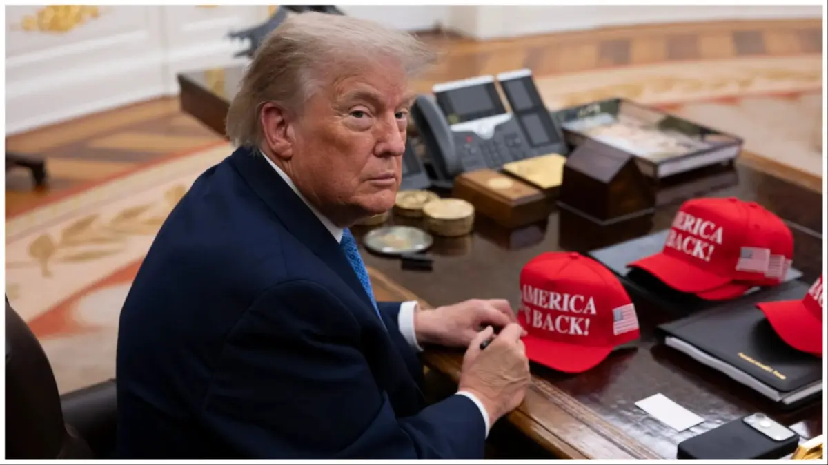 ‘The Dumbest!’: Trump’s White House Hot Mic Moment Takes Cringeworthy Turn — But it’s What He Was Begging for That Had the Internet in an Uproar