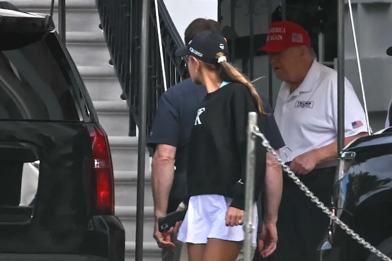 ‘He Has No Clue’: Trump’s Surprise Golf Club Pop-Up Sparks Viral Frenzy as Cameras Catch His Awkward, Motionless Reaction Before the Crowd