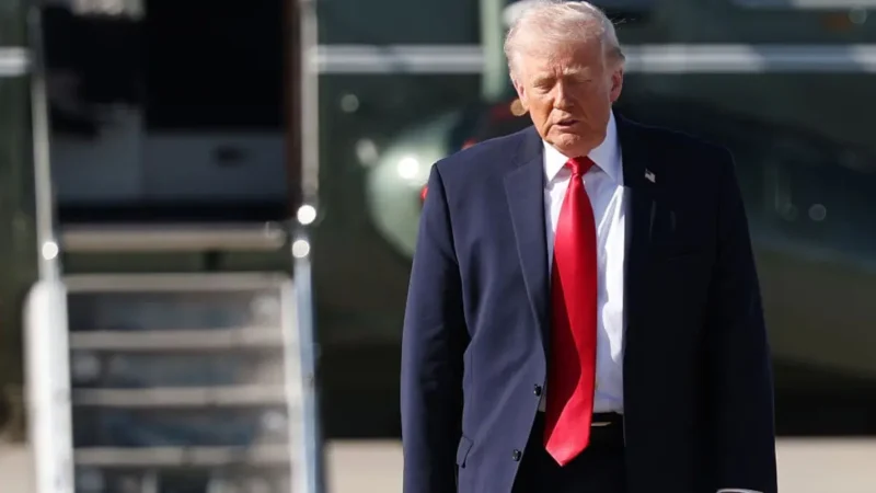 ‘Embarrassing!’: Trump’s Plane Exit Draws Attention to His Bizarre Walk — And the Internet Immediately Notices a Glaring Detail That Can’t Be Ignored
