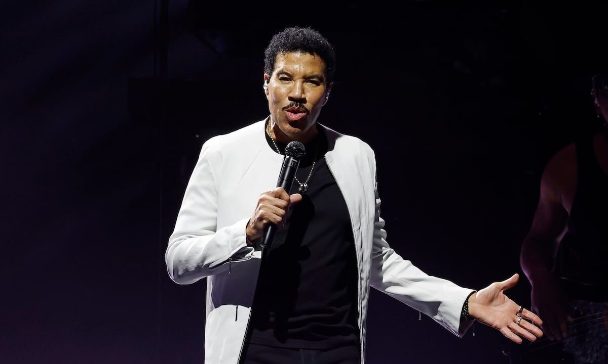 Lionel Richie checks into St. Louis-area ICU for precuationary mesasure following concert