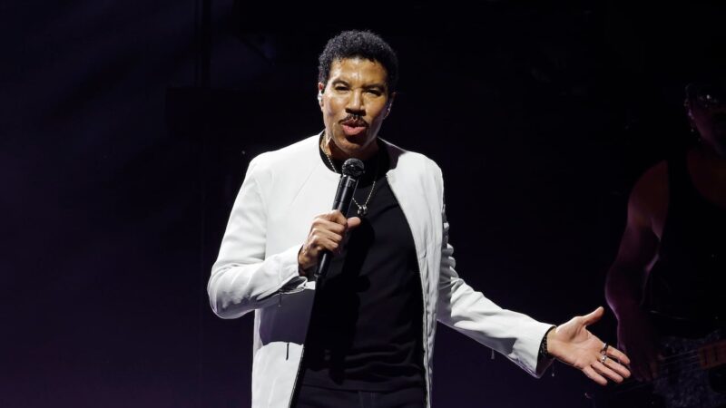 Lionel Richie checks into St. Louis-area ICU for precuationary mesasure following concert