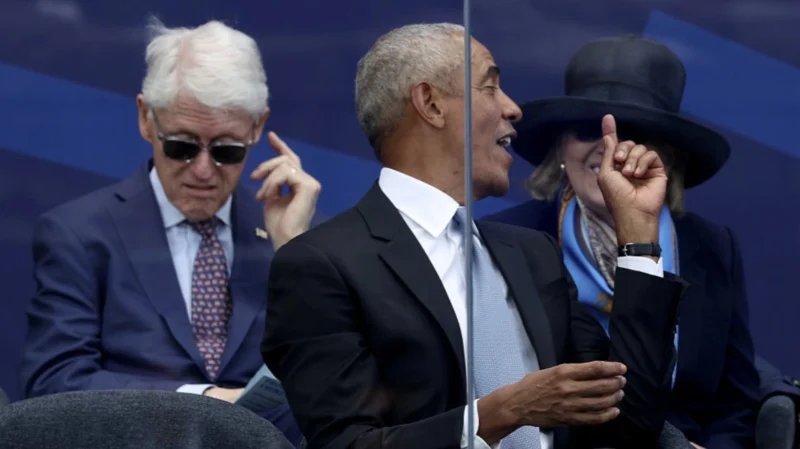 ‘Oh My God’: Hillary Clinton Finally Reveals What Obama Said About Trump During Viral Library Moment That Had Her Laughing So Hard It Picked Up on Mic