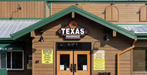 Did Texas Roadhouse Employees Spit In Black Customers’ Food? What We Know About the Viral Post