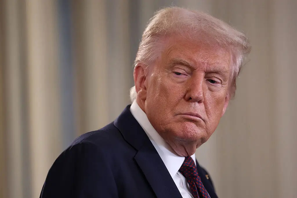 ‘Absolutely Disgusting’: Trump’s Golden Obsession Goes Too Far as New Tarps Pop Up in Washington—and What’s Secretly Hiding Behind Them Has Folks Outraged