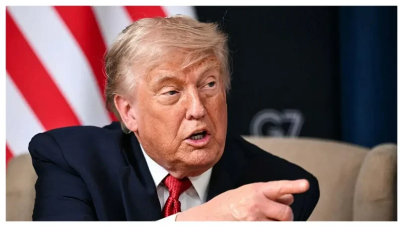 ‘Pass it Down!’: Trump Barely Lets Executive Finish Before Demanding to See His Expensive Gift — Then Starts Rushing the Room When They Take Too Long