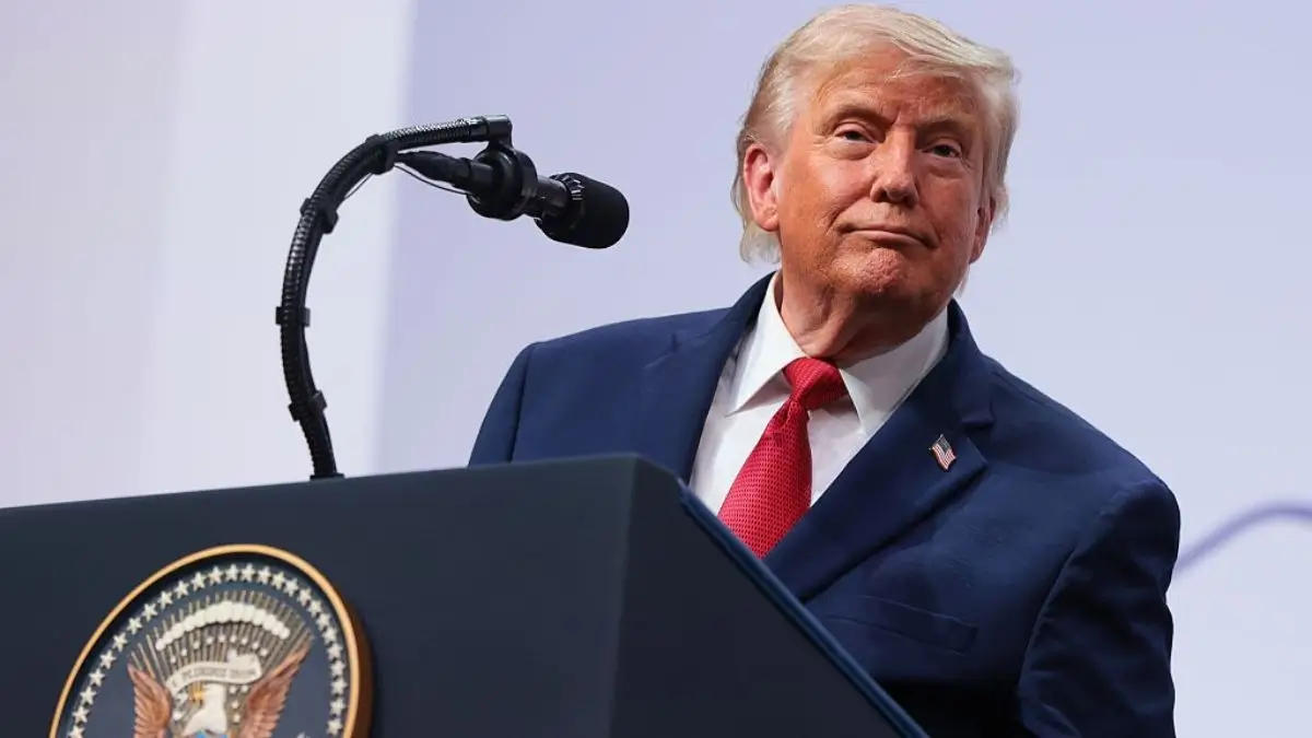 ‘Repeat That’: Trump Arrived at the Podium with Prepared Notes—Then Got Tongue-Tied Before One Rambling Remark Left Viewers Wondering If He Knew What He Was Reading
