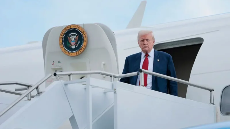 ‘Dragging That Foot Right Again’: Trump Braces Himself for Walk Across the Tarmac, But One Awkward Moment Has Fans Hitting Replay After Zooming In