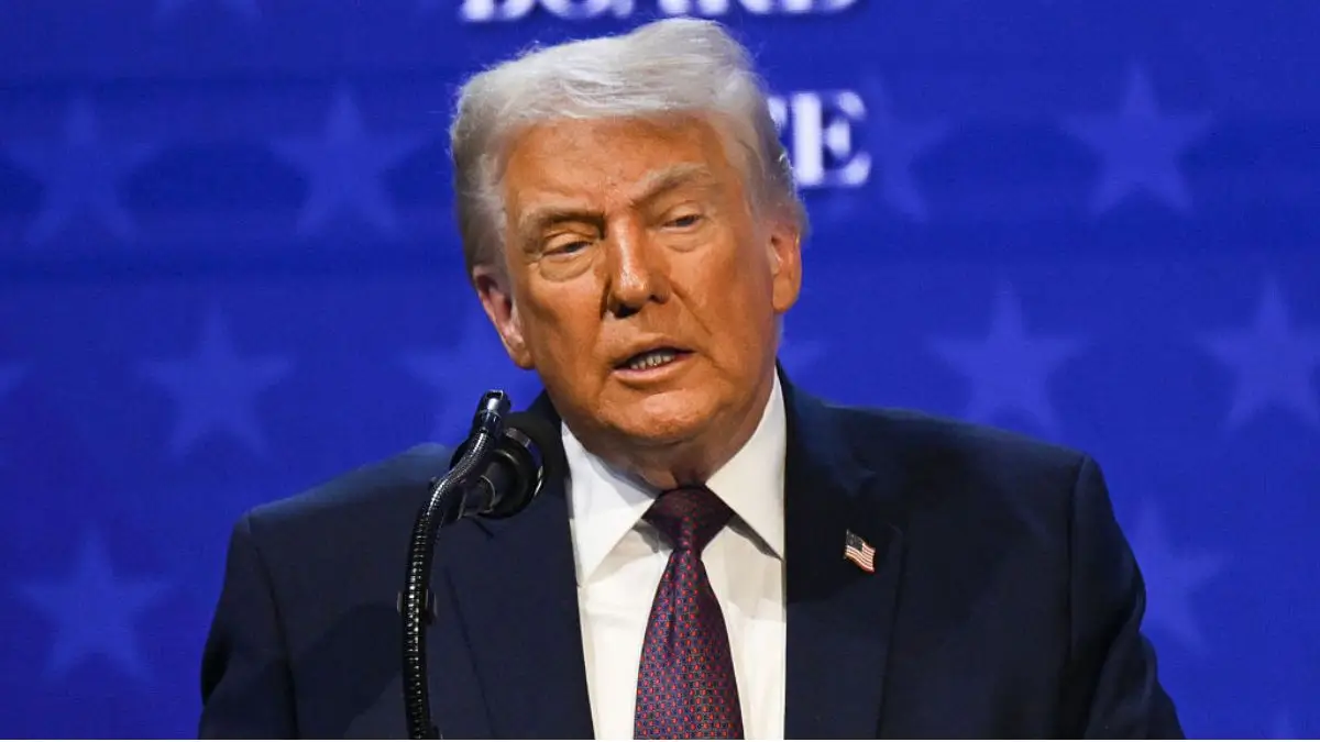 ‘Seriously’: Trump Gets Stuck in a Strange Loop Mid-Speech as He Loses His Place Before a Man in the Crowd Helps Jog His Memory