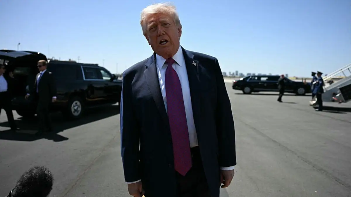 ‘He Has to Cover Up’: Trump Suffers Embarrassing Wardrobe Malfunction, Tries to Fix It Twice, Then Stops Cold When He Sees the Press