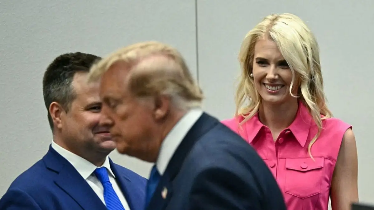 ‘Good Grief … He’s Huge’: Trump’s New Photo With Natalie Harp Has One Detail Jumping Out as Critics Zoom In on What’s Taking Up the Frame