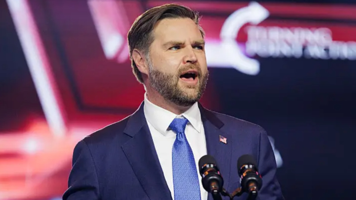 ‘No Charisma’: JD Vance Gets Blindsided by Heckler Mid-Speech, Then His Flat-Footed Clapback Leaves Him Looking Like an ‘Absolute Dweeb’
