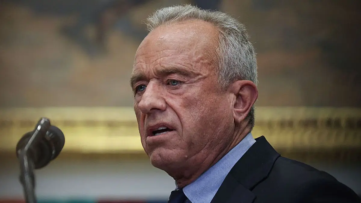 ‘Why Is He So Red?’: RFK Jr.’s Speech on Vaccines Takes a Wild Turn as an Aide Rushes to the Podium,  Then the Crowd Erupts
