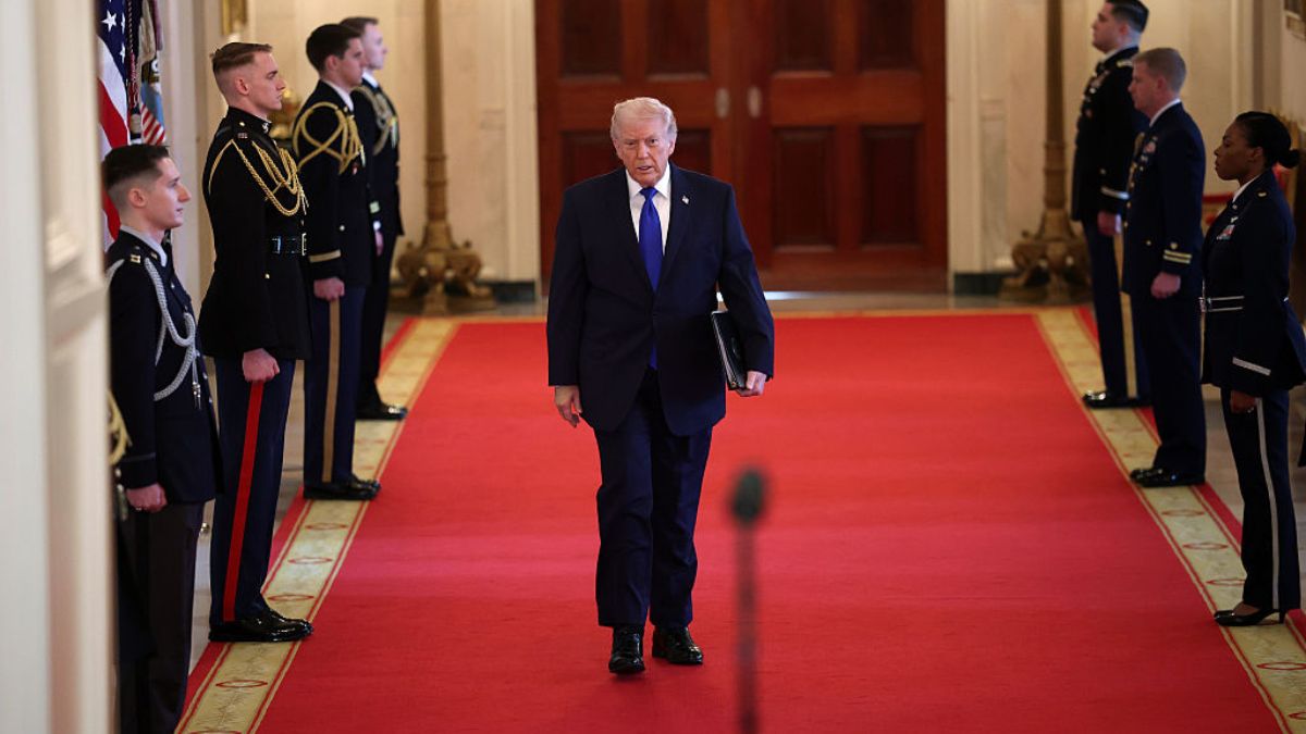 ‘OMG’: Trump Can’t Escape the Brutal Close-Up as New White House Photo Sparks a Frenzy — Viewers Zoom In on One Detail About His Nose and Chin