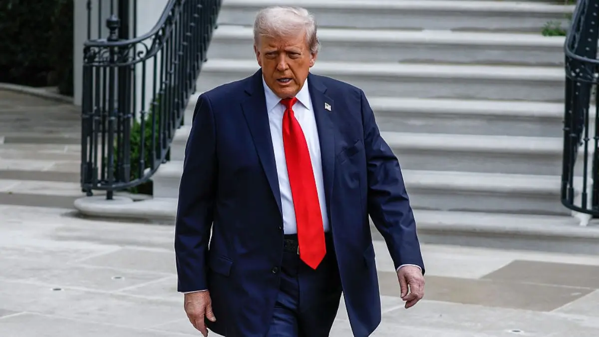 ‘He Had a Stroke’: Trump’s Latest Photo Sets Off a Frenzy as His Drooping Appearance Sparks Fresh Questions About His Health 
